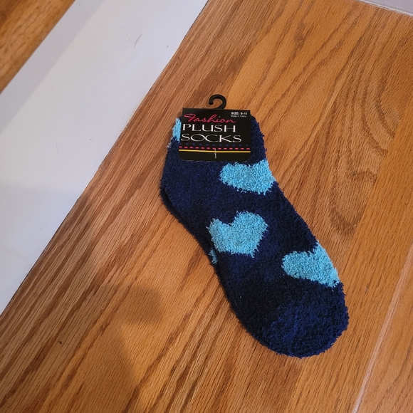 NEW 3 Pairs Fashion Plush Socks Size 9- 11 - Picture 1 of 6